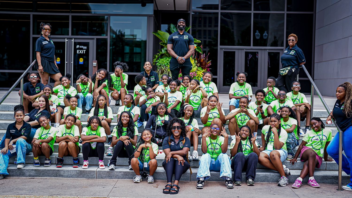 Jessica with College Gurl Foundation scholars on tour